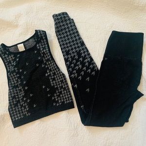 high quality Fabletics black patterned workout set